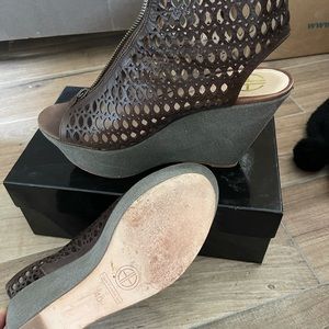 Wedges House of Harlow 1960